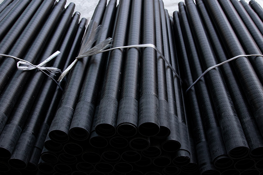 Comparison of load-bearing strength between carbon fiber pipes and steel pipes